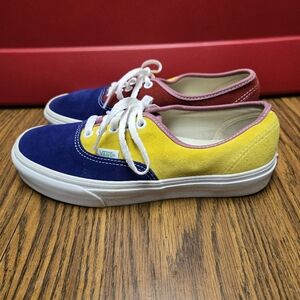 Unisex Vans Low Top Lace Up Suede Sneakers.